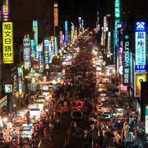 六合夜市 Liuhe Night Market/Liuhe Tourist Night Market 高雄包車旅遊