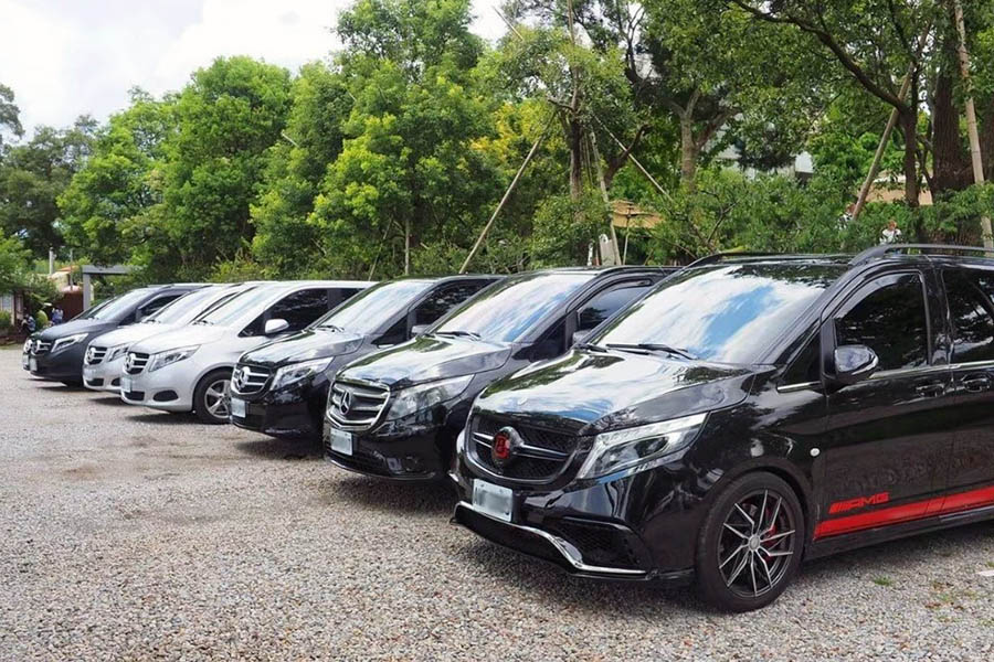 夢玩家包車車款-賓士八人座