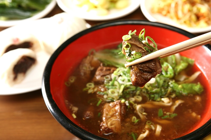 夢玩家包車-夜市美食-牛肉麵