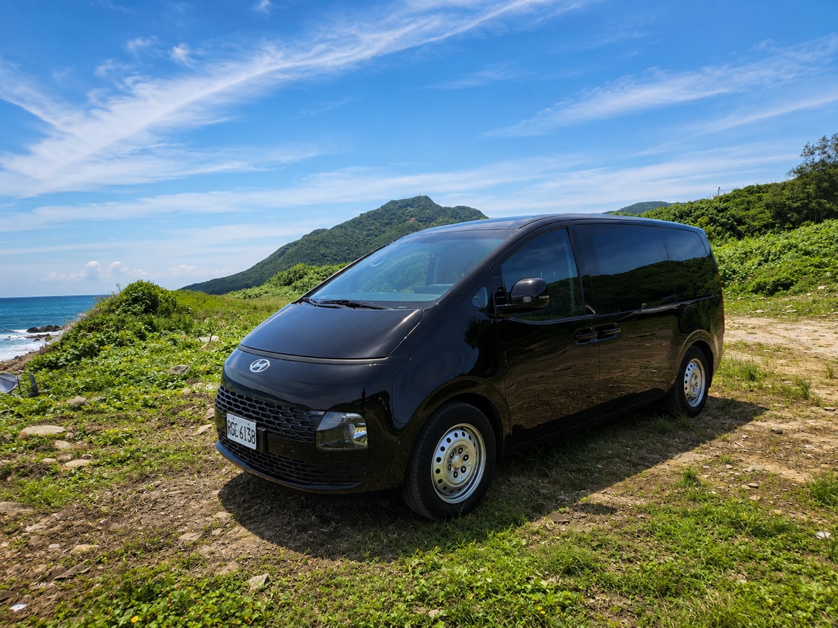 新現代 STARIA 九人座包車外觀，適合台南包車、高雄包車與小港機場接送