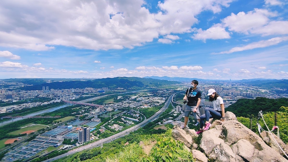 鳶山岩